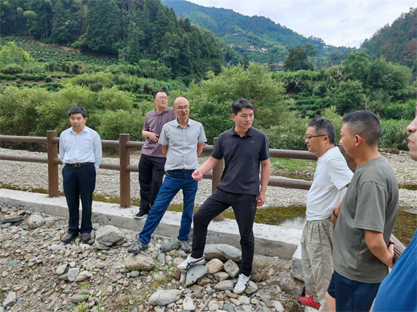 9月15日，程偉副縣長(zhǎng)帶隊(duì)調(diào)研桂溪河清淤事宜。.jpg