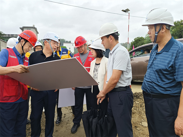 9月19日，江市長調研歙縣段防洪治理項目。.jpg