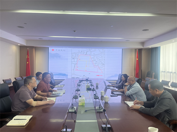 9月24日，岸香國(guó)際韓松副總一行赴集團(tuán)就項(xiàng)目合作事宜進(jìn)行交流座談，集團(tuán)洪董、吳書(shū)記、余總參加座談。.jpg