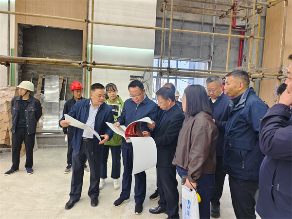 11月7日，洪董陪同汪凱書記一行督導行知學校一期工程項目.jpg