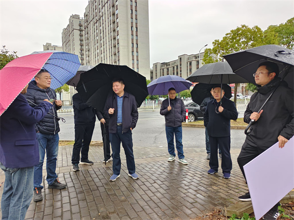 12月11日，洪董陪同詹凱縣長一行調(diào)研張家山安置區(qū)地塊.jpg