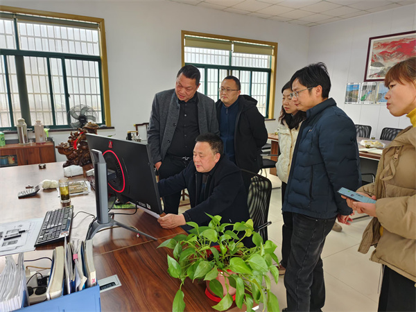 1月21日，洪董率隊赴浙江諸暨市共創(chuàng)游樂沒施工程有限公司考察調(diào)研。.jpg
