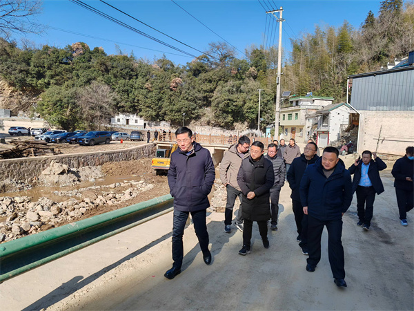 2月9日，王縣長帶隊(duì)到皋經(jīng)村開展災(zāi)后恢復(fù)重建工作調(diào)研.jpg