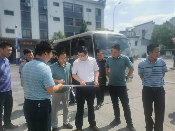 9月2日，王縣長，吳書記查看新安路跨鐵路，富豐新城商務(wù)中心及大數(shù)據(jù)中心項目進(jìn)展情況1.jpg