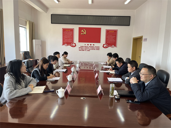 11月7日，縣組織部常務(wù)副部長(zhǎng)邵靈花，縣紀(jì)委副書記吳嵐送集團(tuán)黨務(wù)委員、紀(jì)委書記江黎君，集團(tuán)財(cái)務(wù)總監(jiān)葉江圓到集團(tuán)任職，集團(tuán)班子成員參加。.jpg