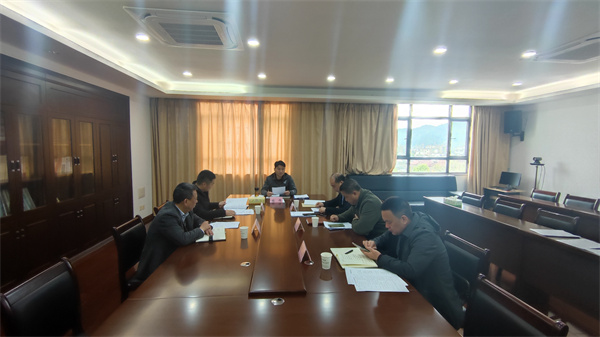 3月18日上午，副縣長程偉主持召開重點項目工作推進會，對新安江旅游航道整治工程、新安江流域防洪治理工程、長陔嶺隧道、小川大橋、國家儲備林等重點項目調(diào)度。.jpg