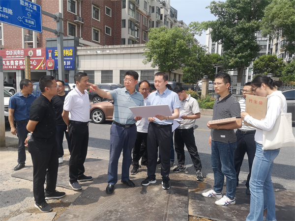 6月14日，省發(fā)改委重點(diǎn)辦調(diào)研揚(yáng)之學(xué)校項(xiàng)目.jpg