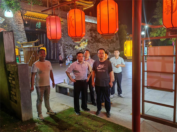 9月11日，汪凱書(shū)記夜間調(diào)研古城三期項(xiàng)目，對(duì)部分節(jié)點(diǎn)提升進(jìn)行指導(dǎo)，洪董，張總陪同調(diào)研。.jpg