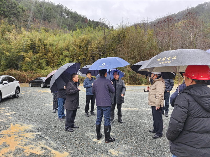 2月21日，汪凱書記一行調(diào)研防洪項目開工儀式現(xiàn)場，洪董、張總陪同調(diào)研.jpg